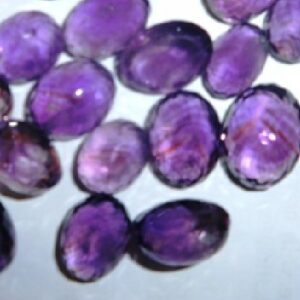 Amethyst gemstone with deep purple hue – healing crystal for emotional clarity and elegant jewelry